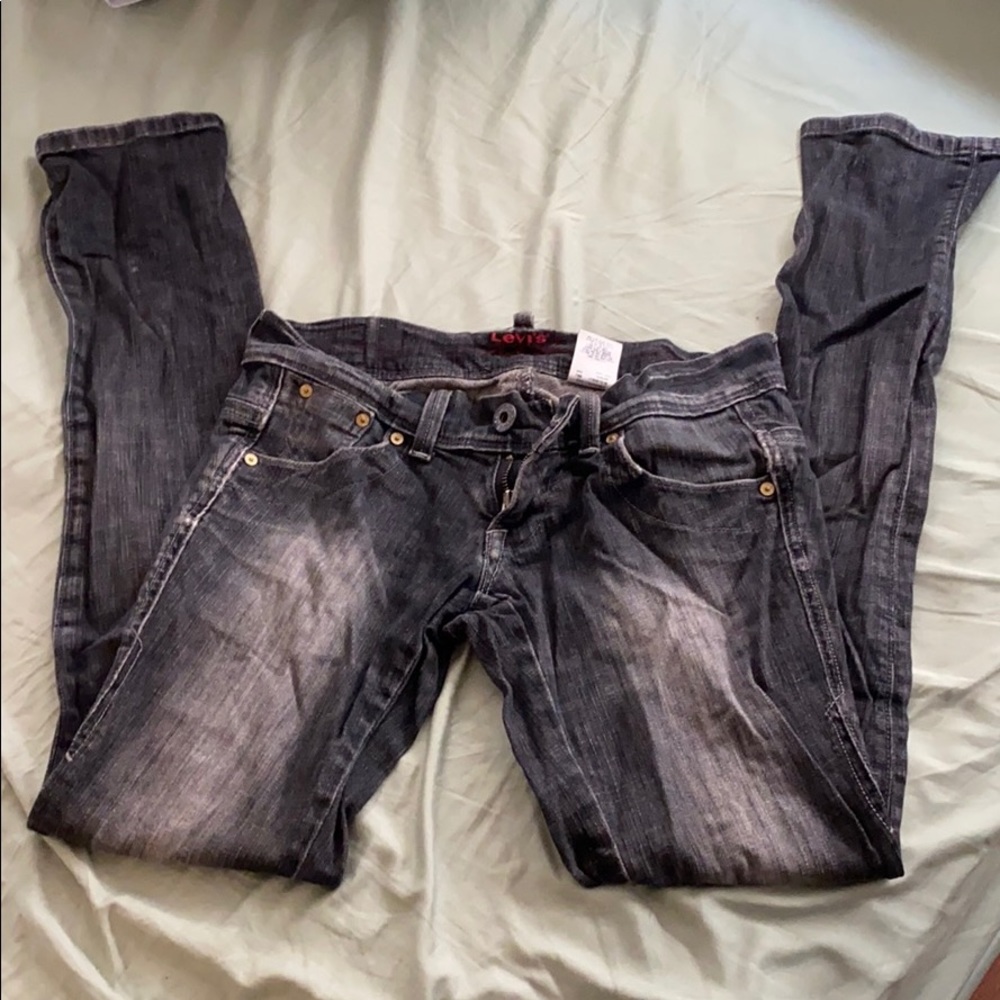 ✨Levi’s dark blue jeans size 26!